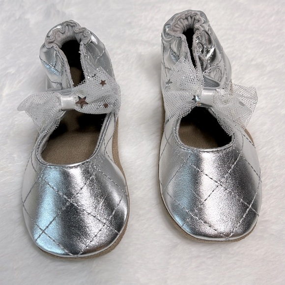 Robeez Girl's Winnie Silver Shoes size 18-24 mos New! - Picture 3 of 7